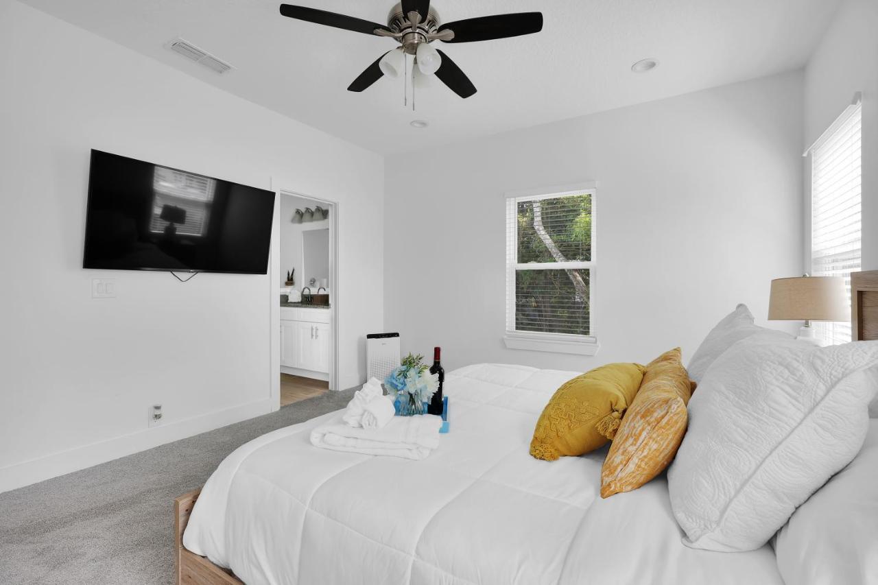 Few Steps To Ocean-4 Beach Cruisers & Free Parking & Private Backyard Jacksonville Beach Exterior photo