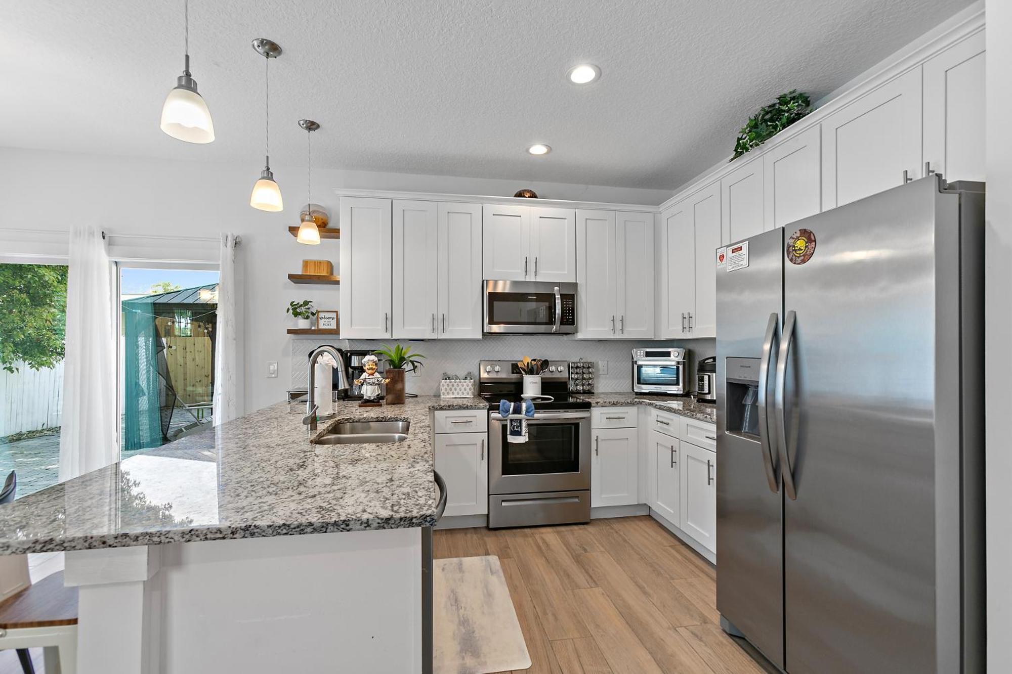 Few Steps To Ocean-4 Beach Cruisers & Free Parking & Private Backyard Jacksonville Beach Exterior photo