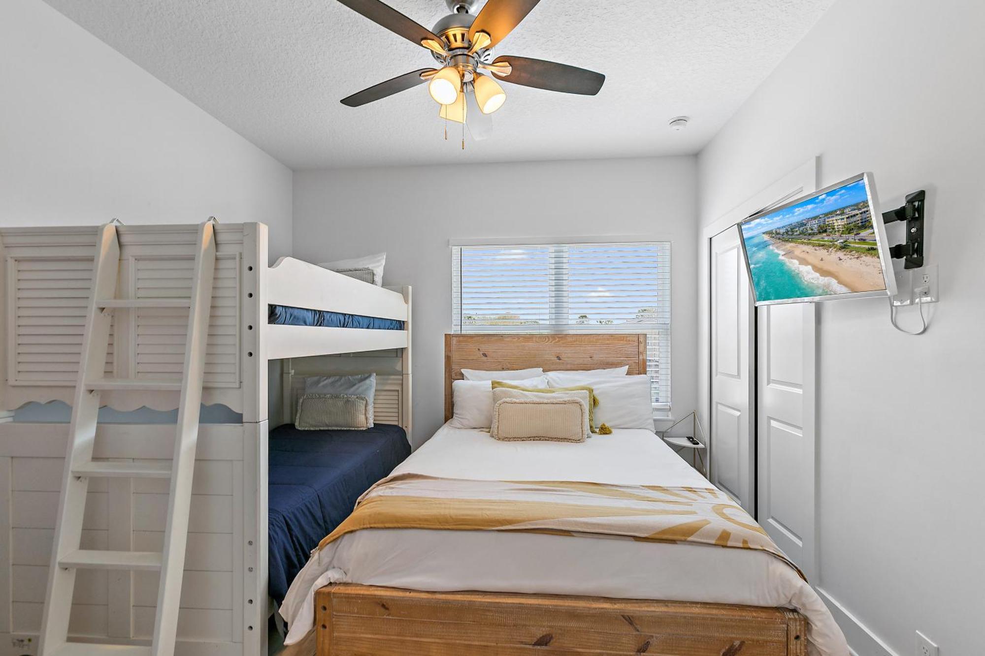 Few Steps To Ocean-4 Beach Cruisers & Free Parking & Private Backyard Jacksonville Beach Exterior photo