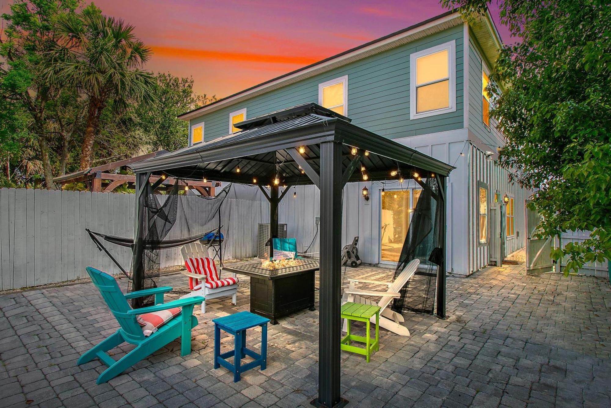 Few Steps To Ocean-4 Beach Cruisers & Free Parking & Private Backyard Jacksonville Beach Exterior photo