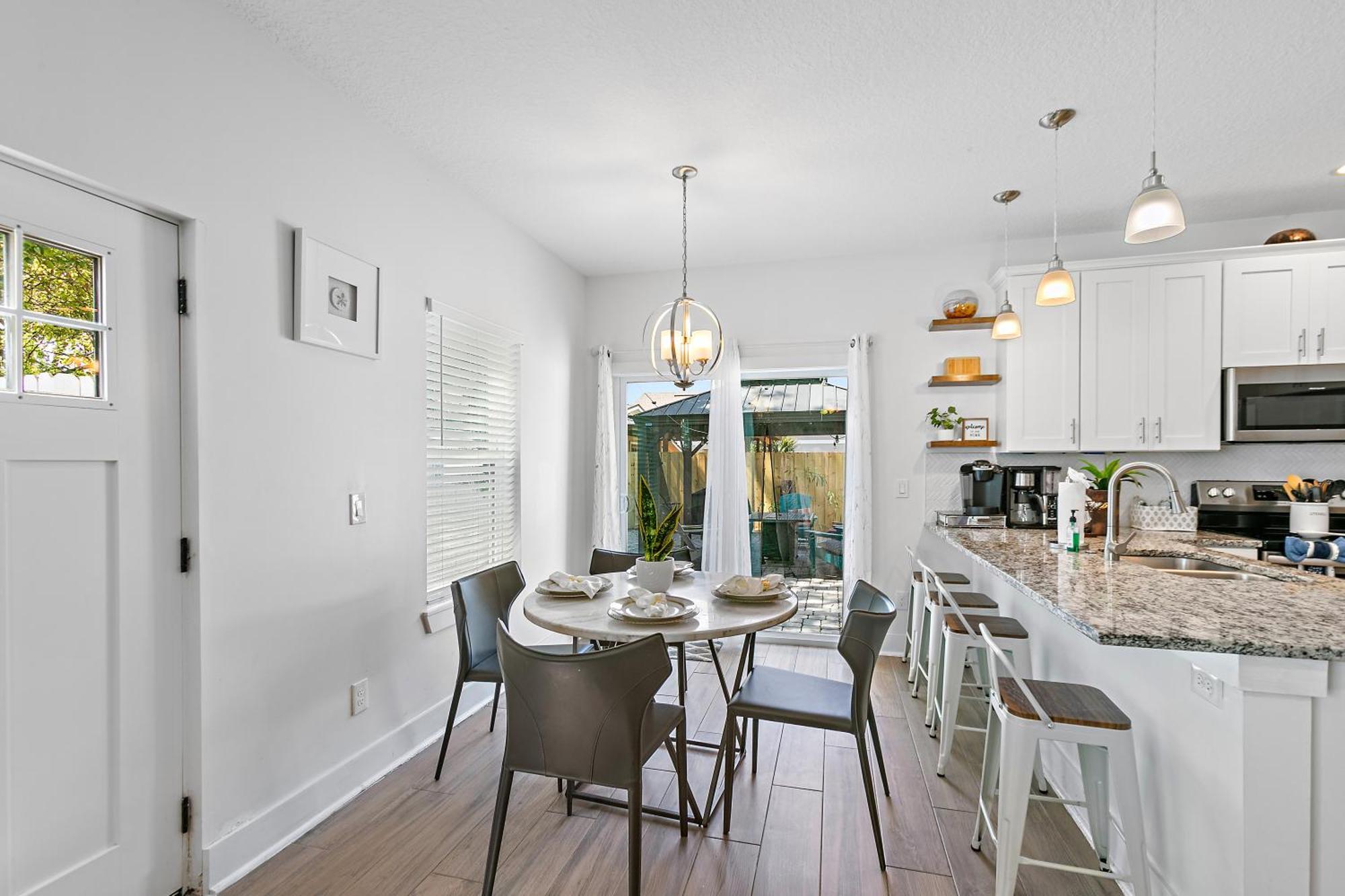 Few Steps To Ocean-4 Beach Cruisers & Free Parking & Private Backyard Jacksonville Beach Exterior photo